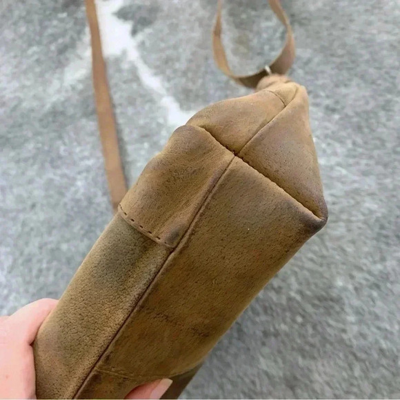 Komal’s Passion Leather Crossbody Bag - Picture 13 of 16